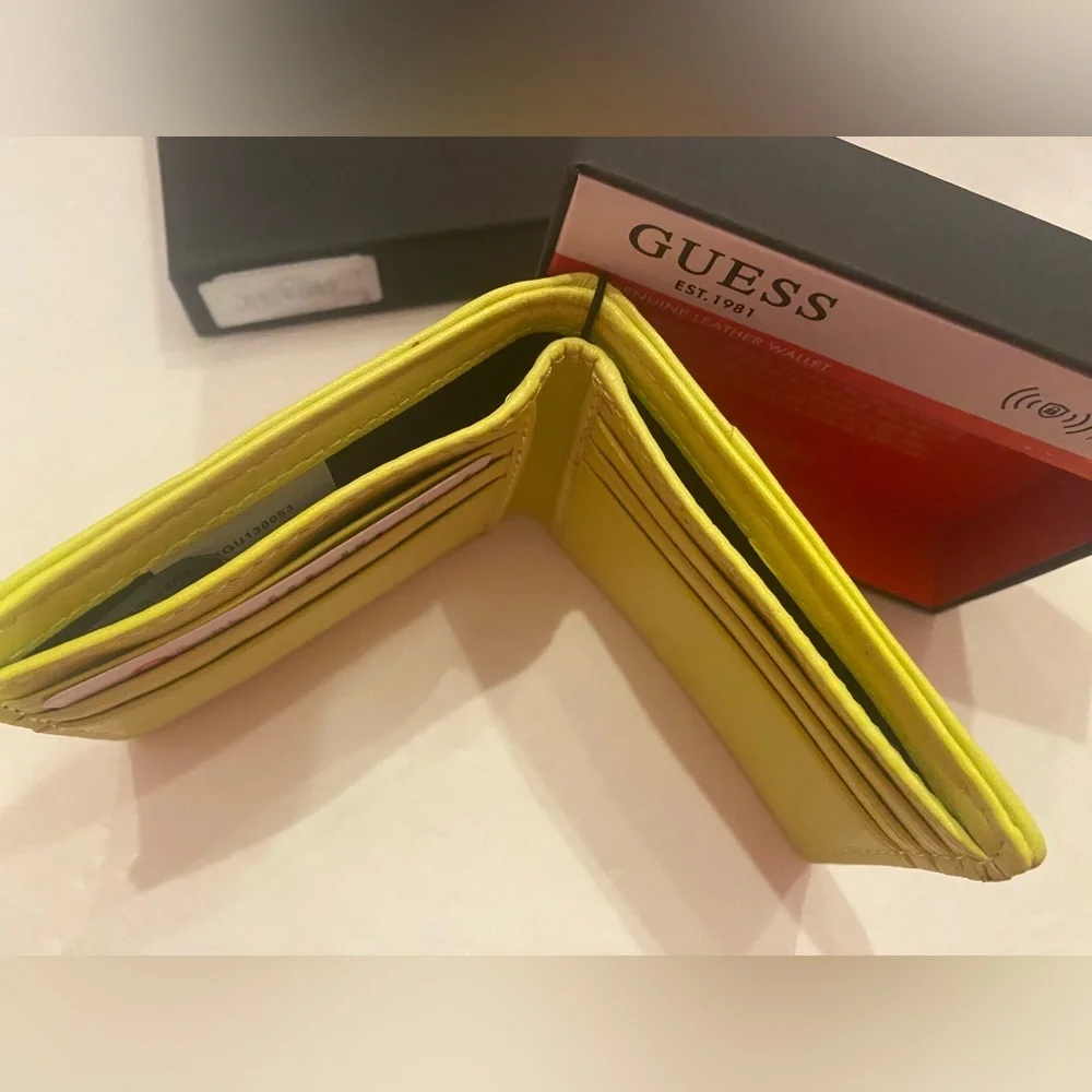 Guess Genuine Leather Wallet RFID Protection Black and Green/Yellow NWT‎